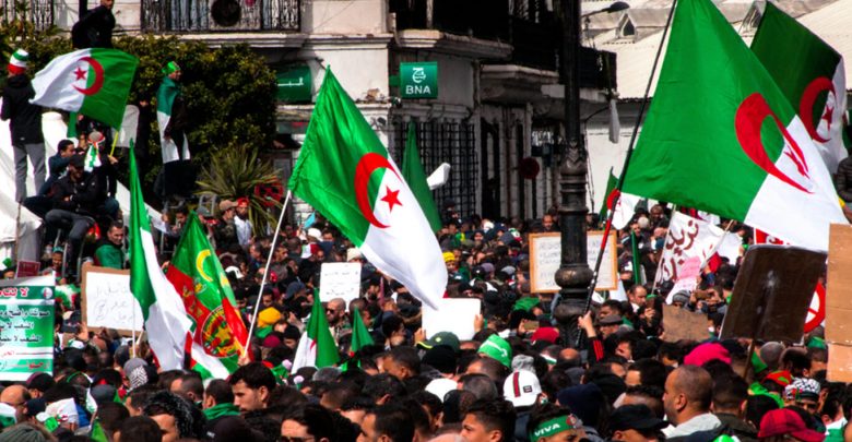 صِدامُ الإرادات التقاطعات المحليّة والدولية في حِراك الجزائر