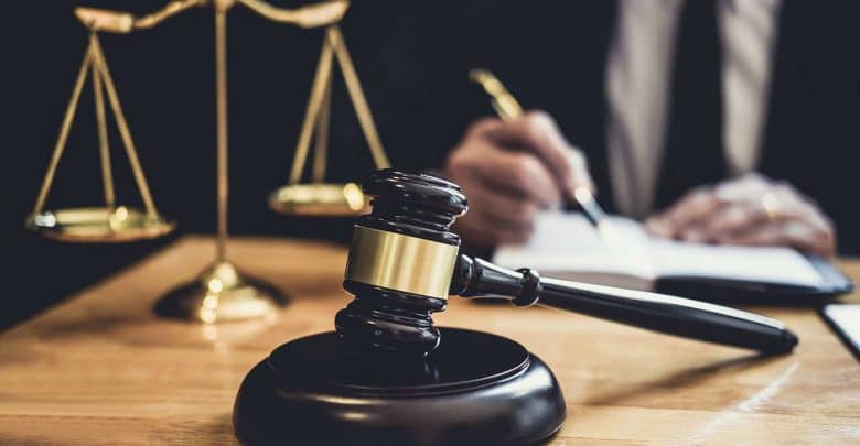 الحق في المساعدة القضائية والاستعانة بالمحامين
