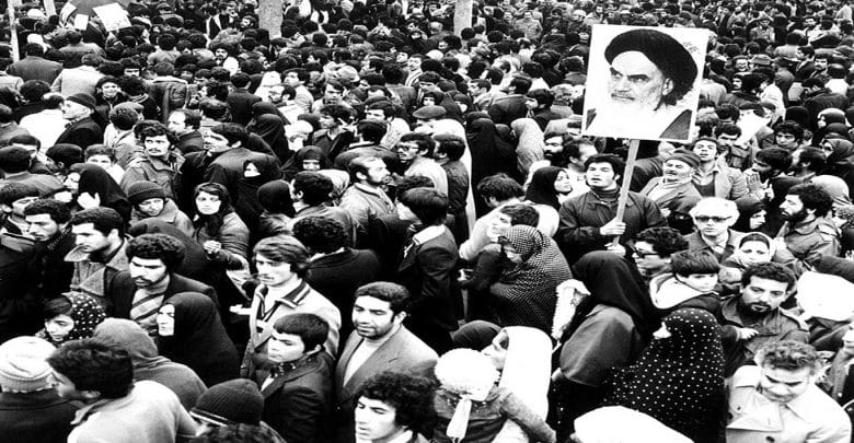 تجربة الثورة الإيرانية وتطوراتها