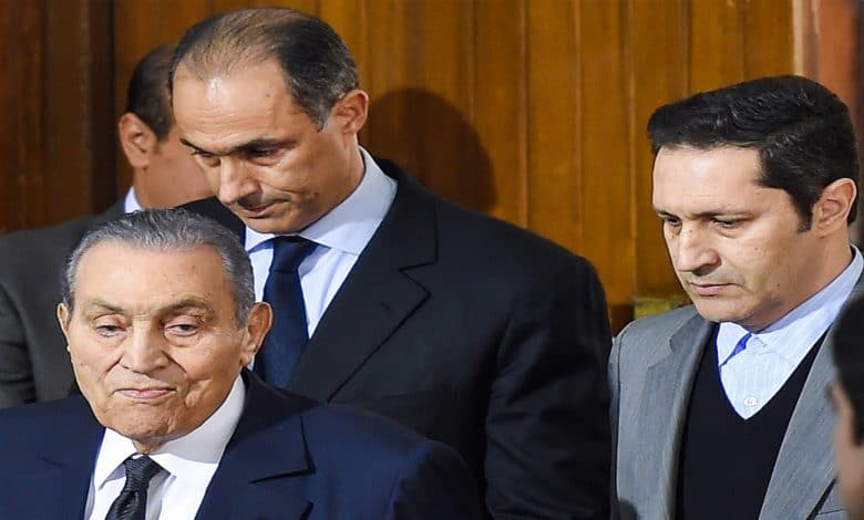 رسائل كلينتون: أميركا وراء إعلان عدم ترشح مبارك وابنه في الانتخابات
