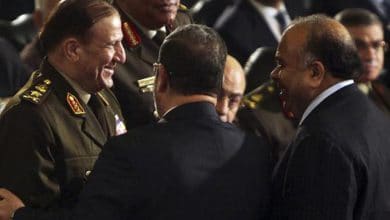 Photo of رسائل كلينتون: العلاقة بين مرسي والمجلس العسكري والإخوان