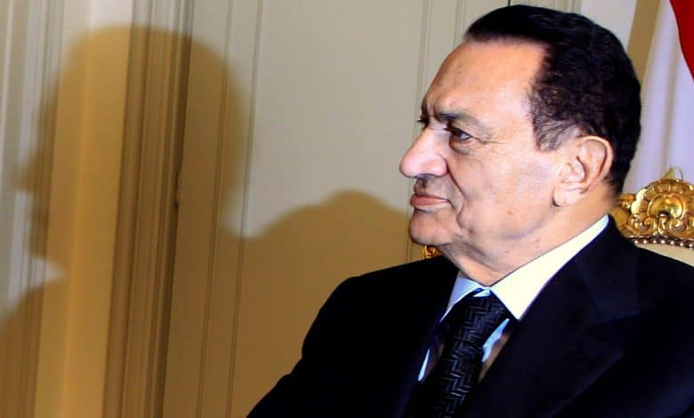 رسائل كلينتون خيارات التغيير والانتقال السلمي قبل تنحي مبارك