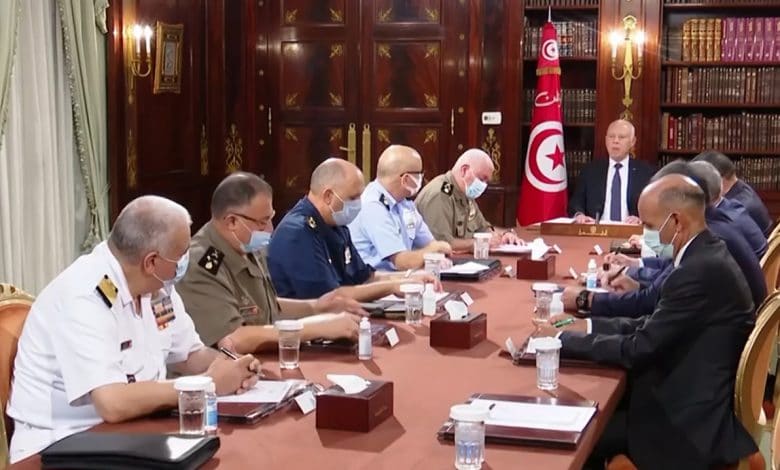 الانقلاب الرئاسي على الديمقراطية في تونس