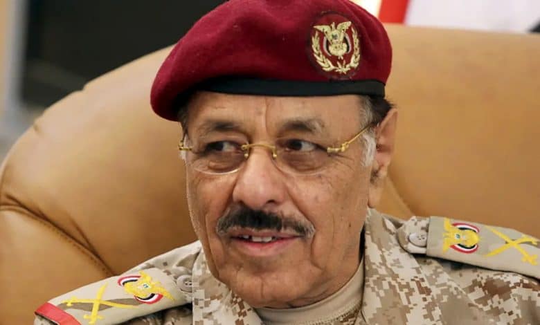اليمن ـ إزاحة آخر رجال الجمهورية: خروج نهائي.. أم خروج وعودة؟