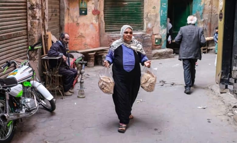 فاينانشيال تايمز: الأزمة الاقتصادية المتفاقمة في مصر