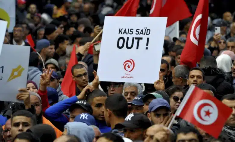 WPR: قيس سعيّد يُغرق الديمقراطية والاقتصاد في تونس