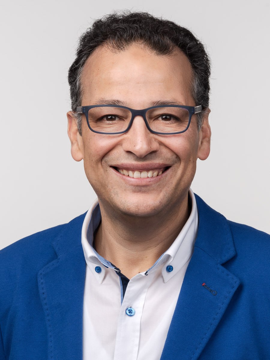 صورة د. حاتم عزام